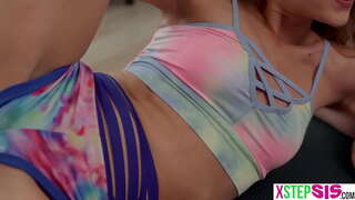 ຂັ້ນຕອນຂະຫນາດນ້ອຍແລະເອື້ອຍຂອງນາງໃກ້ຊິດຫມູ່ເພື່ອນໄດ້ stepbro ໄດ້ຮັບການຄາດຫວັງສໍາລັບພວກເຂົາ