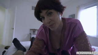 Horny mama Jessica Ryan inachukua katika stepson yake suck vijana wake dick