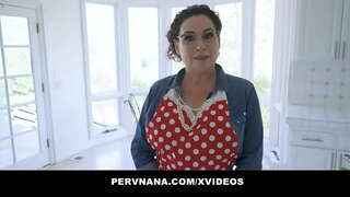 Η γιαγιά η Αμάντα Ράιντερ, Μυστική Επάγγελμα Της Δείχνει Stepgrandson από Πρώτο Χέρι