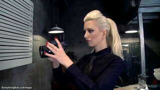 ใหญ่มองหน้าอก MILF ตำรวจเชอร์รี่ตา anal ของเล่นของผมสีน้ำตาลสวีทวอเทอร์นักโทษแมดดี้โอหาดอนไรลี่ย์อยู่ในออฟฟิศแล้ว anal ยังไงพวของเธอและเวโรนิก้า Avluv อยู่ในห้องขังมือที่สาม