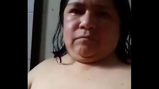 ผู้ใหญ่อยู่ในห้องน้ำ