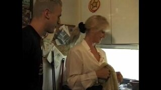 La mare d'un fill i el seu amic