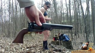 ഫാം Girl and Firearms