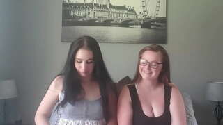 เล็กใหญ่กับหน้าอกสูบบุหรี่