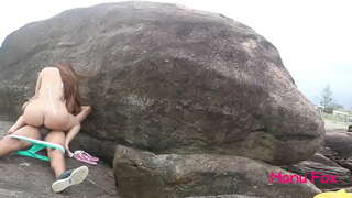 Pornstar มานูหน่วยฟ๊อกซ์ anal เซ็กซ์กับไม่มีถุงยางไว้เตือนตัวเองบนหาดสาธารณะ