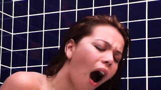 Sa Paliguan, Siya ay Tinanong para Titi sa Puwit!!!